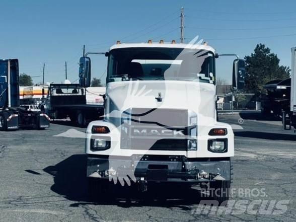 Mack MD7 Tankwagen