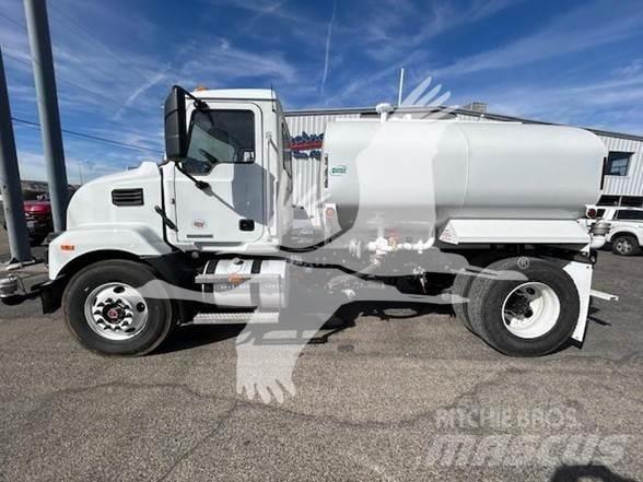 Mack MD7 Tankwagen