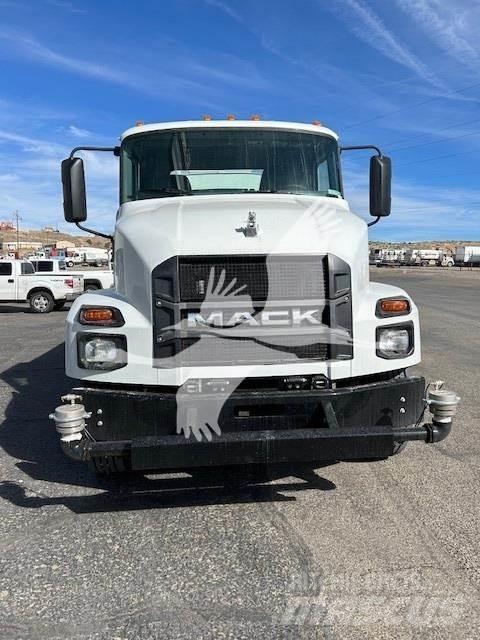Mack MD7 Tankwagen