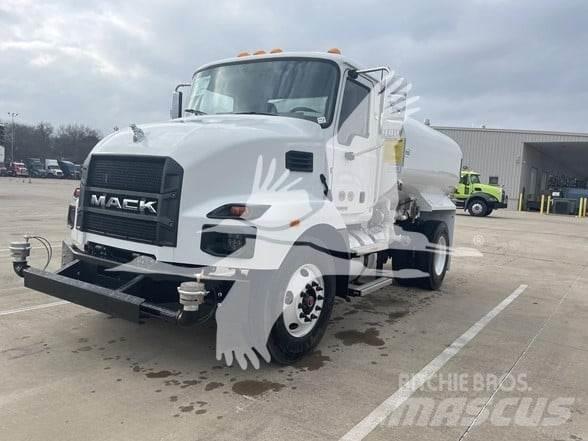 Mack MD7 Tankwagen