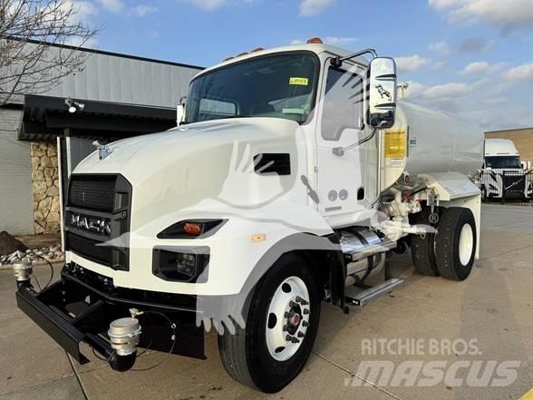 Mack MD7 Tankwagen