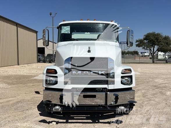 Mack MD7 Tankwagen