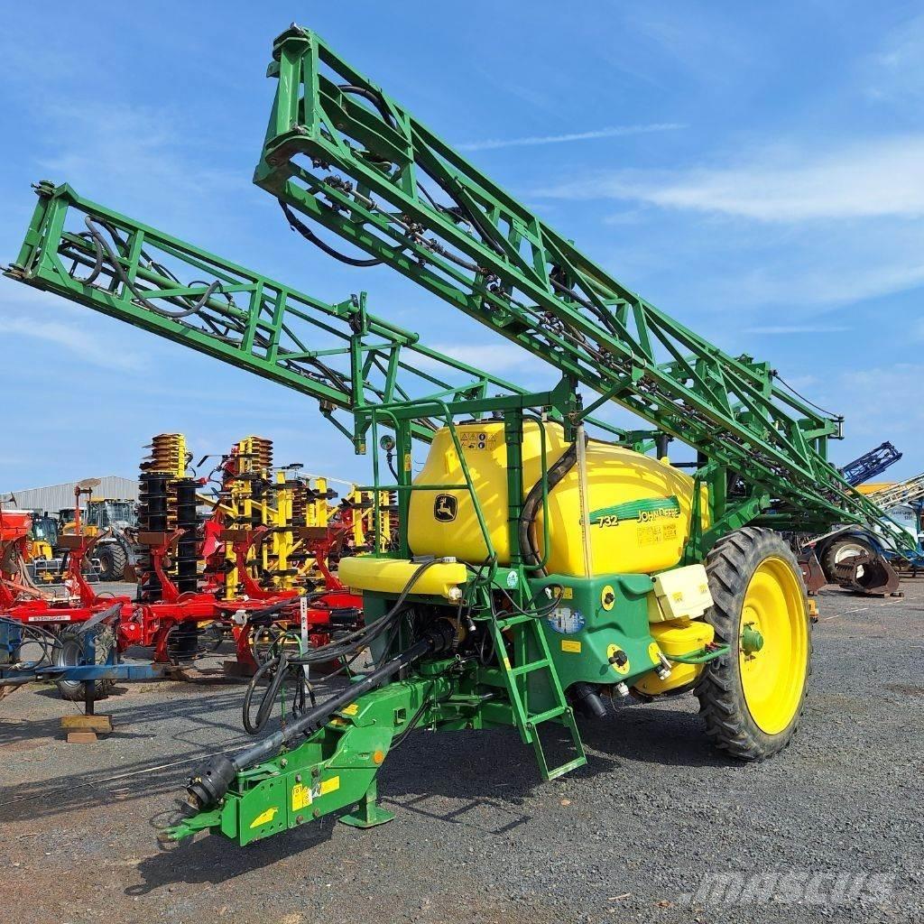 John Deere 732 Anhängespritzen