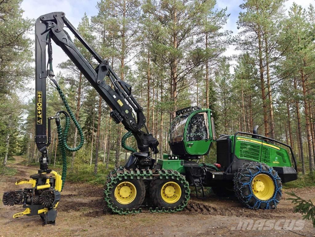 John Deere 1270 G Harvester