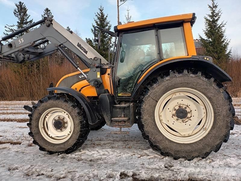 Valtra N 141 Hitech Traktoren