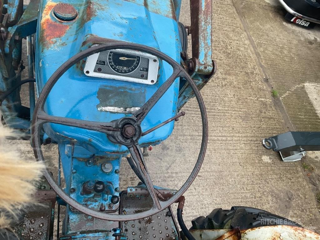 Ford 4000 Traktoren
