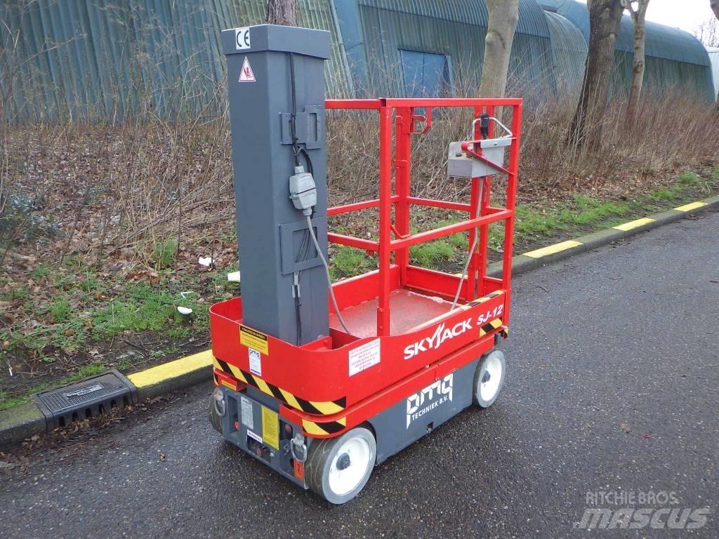 SkyJack SJ12 Personenaufzüge