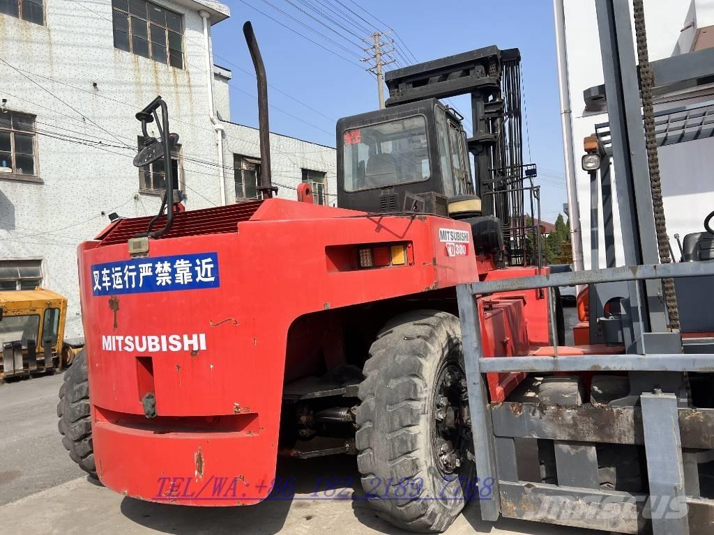 Mitsubishi FD300 Teleskoplader