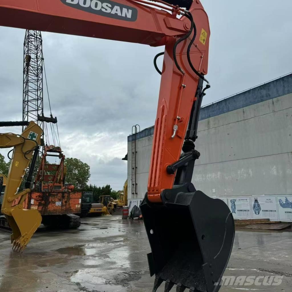 Doosan DX 225 LC Raupenbagger