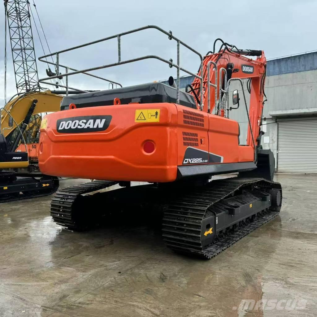 Doosan DX 225 LC Raupenbagger