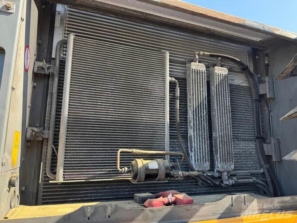Liebherr LH 30 M Materialumschlag