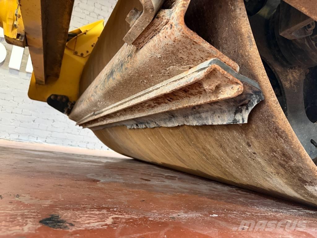 Bomag BW 211 D-4 Walzenzüge