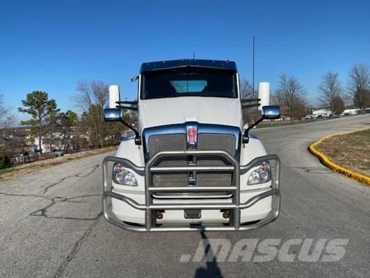 Kenworth T 680 Sattelzugmaschinen