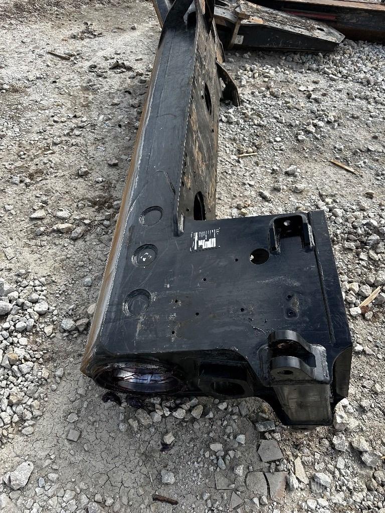 Komatsu 895 Chassis