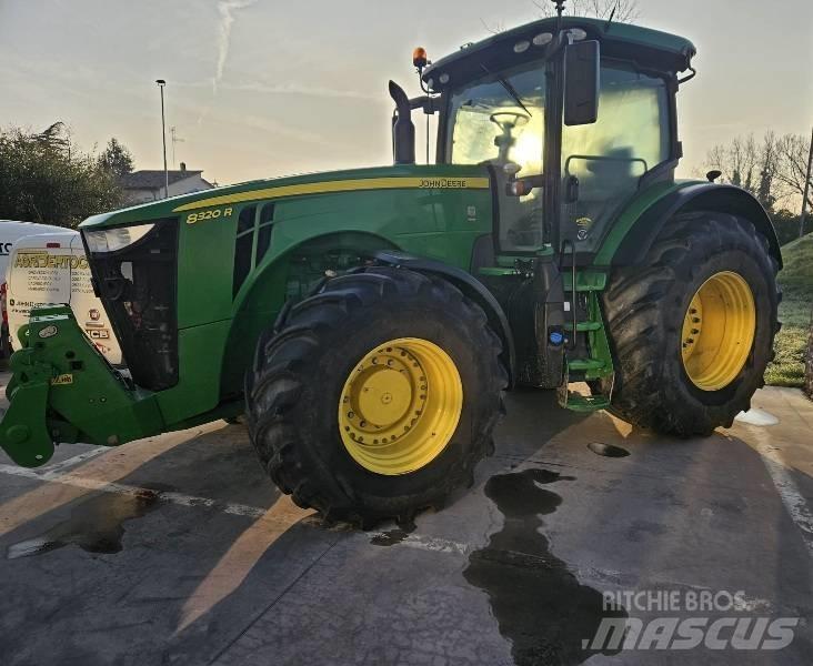 John Deere 8320 R Traktoren