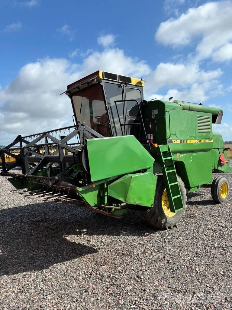 John Deere 1042 Mähdrescher