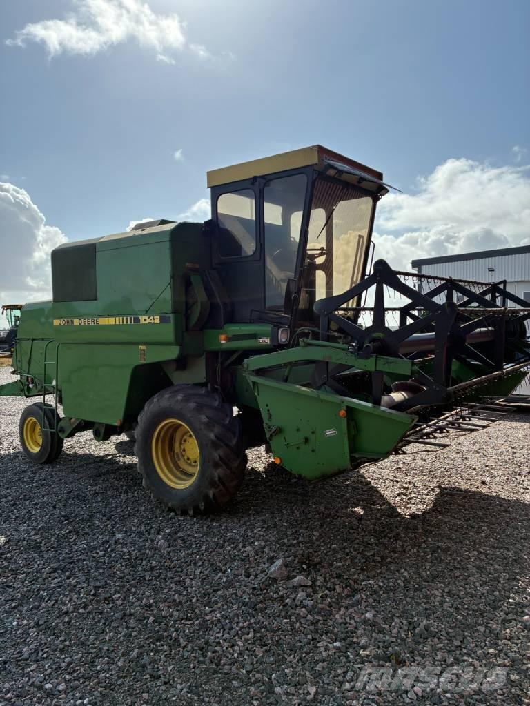 John Deere 1042 Mähdrescher