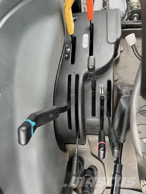 New Holland 5635 Traktoren