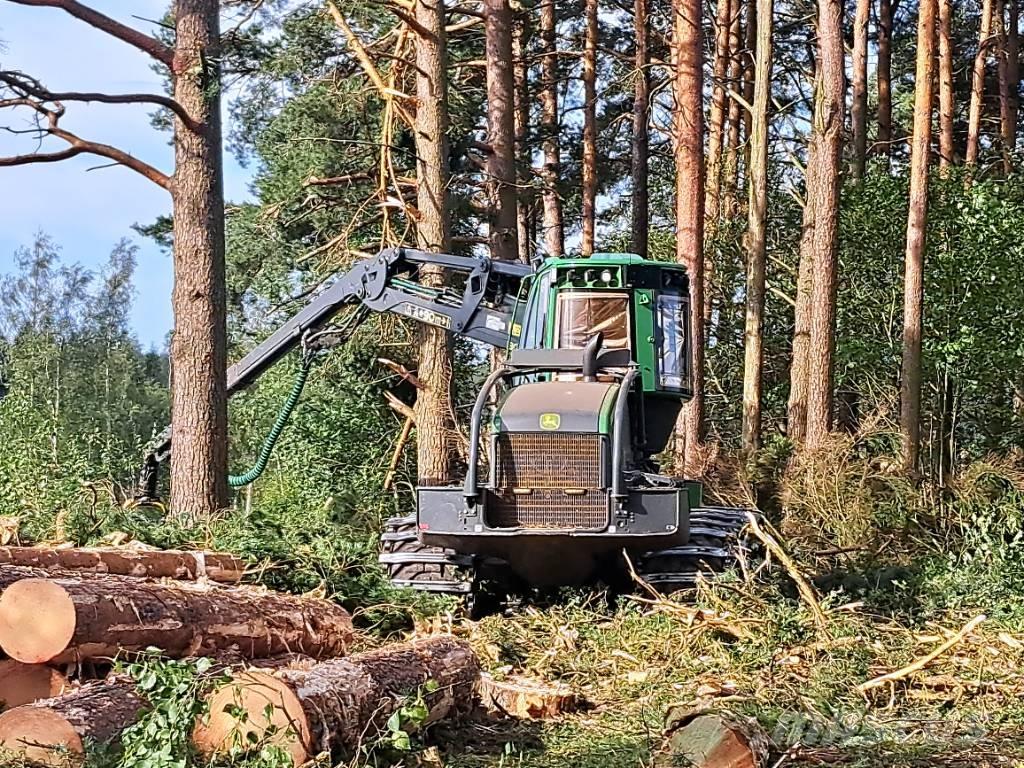 John Deere 1170G Harvester