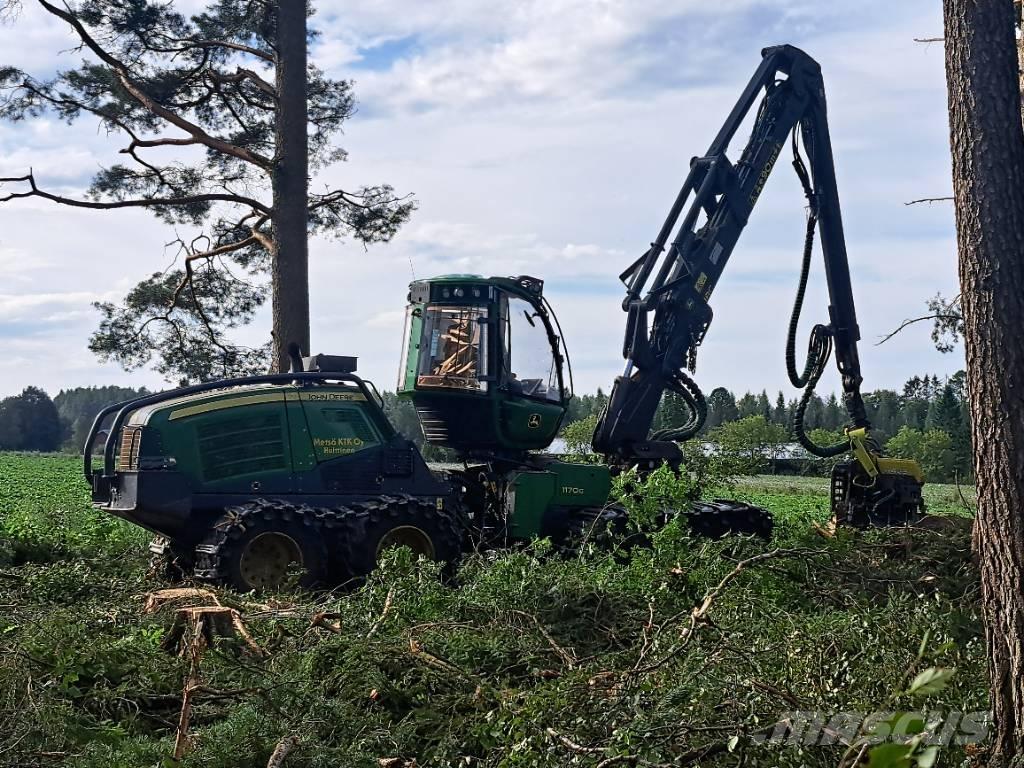 John Deere 1170G Harvester