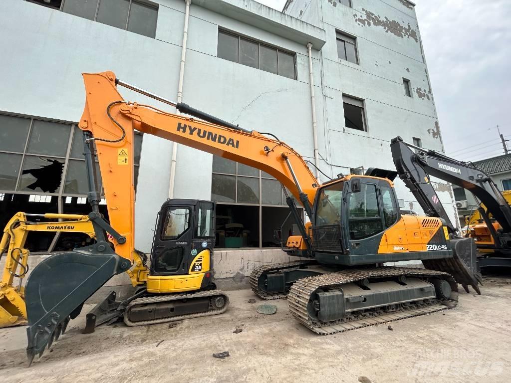 Hyundai 220LC-9 Raupenbagger
