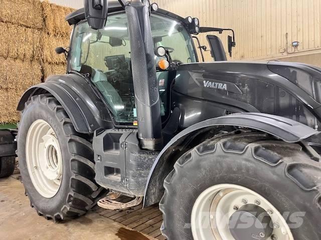 Valtra T 234 V Traktoren
