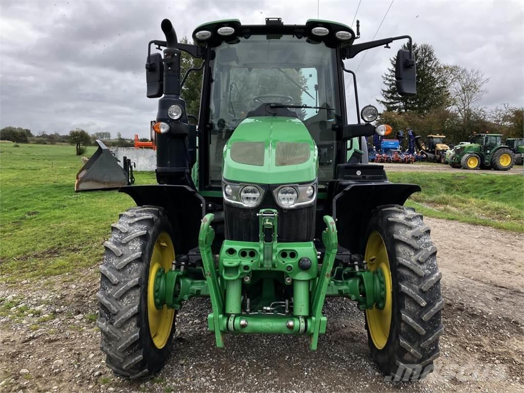 John Deere 6120M Traktoren