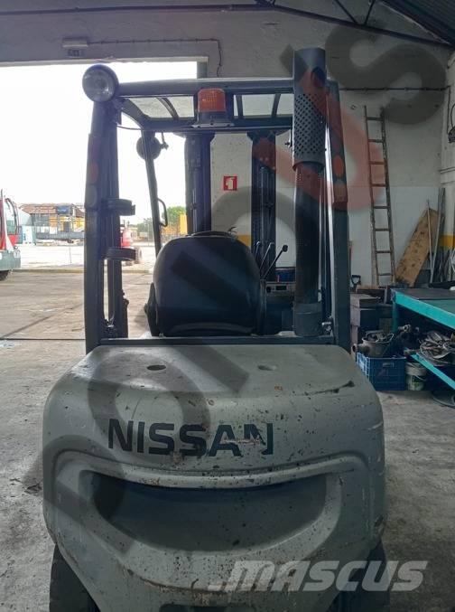 Nissan FGD02A30Q Schubmaststapler