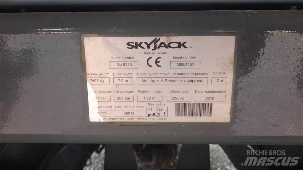SkyJack 9250RT Scheren-Arbeitsbühnen