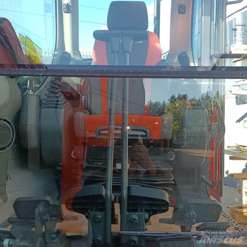 Doosan DX235NLC-5 Raupenbagger