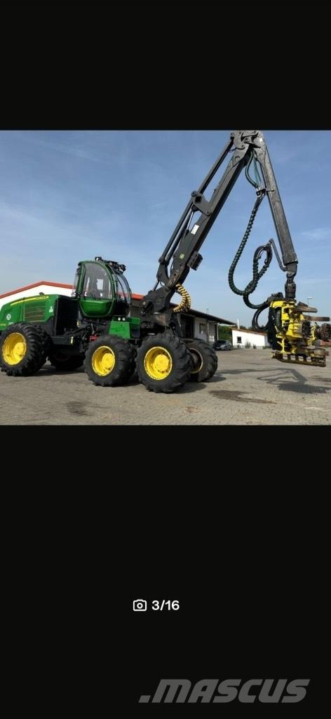 John Deere 1270E Harvester