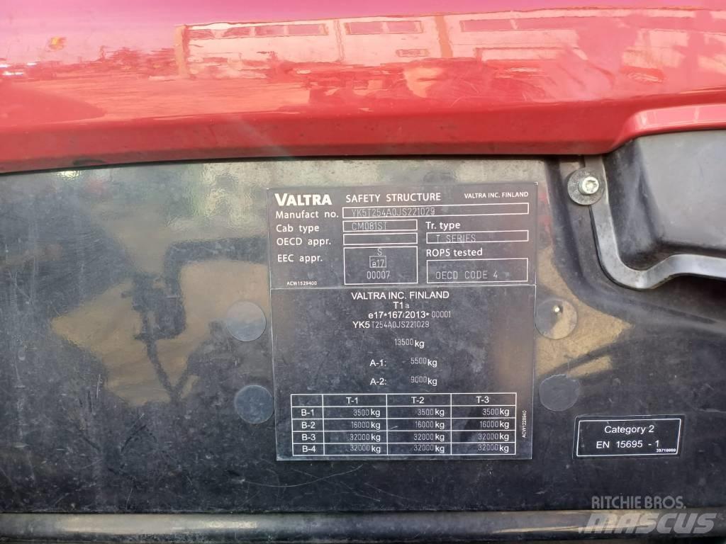 Valtra T 254 Traktoren