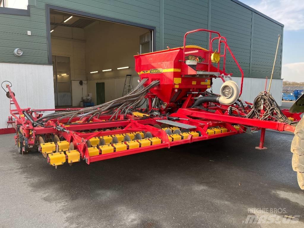 Väderstad Rapid800 Drillmaschinen