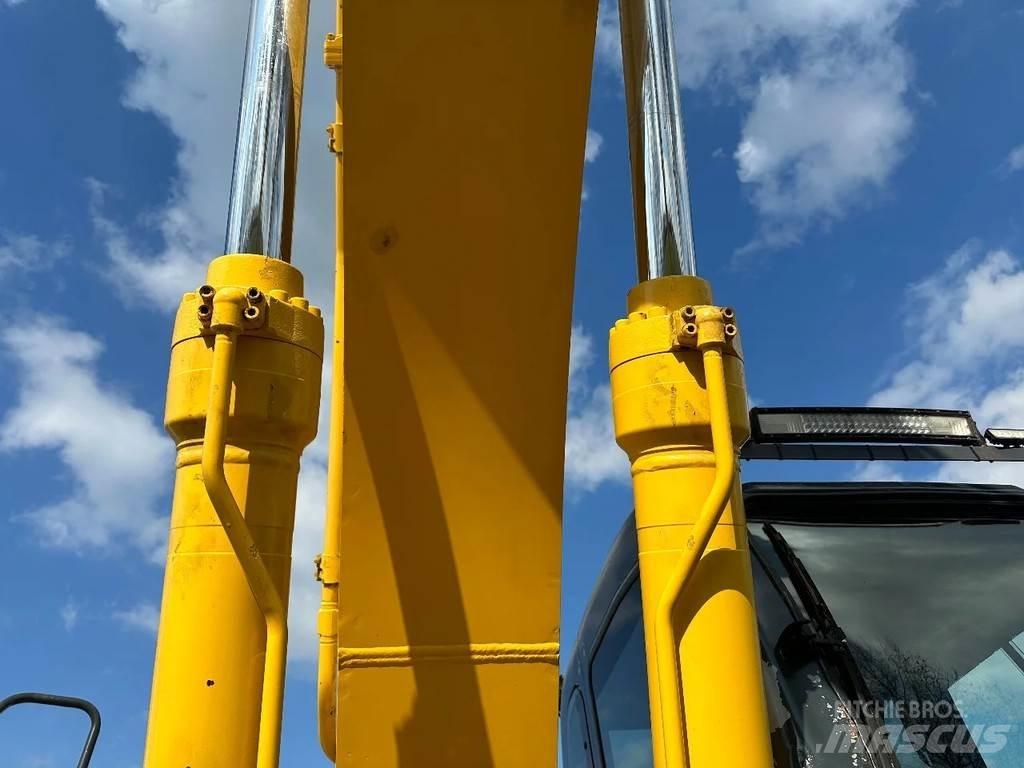 New Holland E215 Raupenbagger