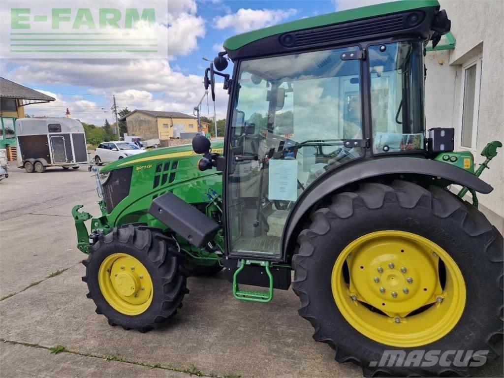 John Deere 5075 GF Traktoren