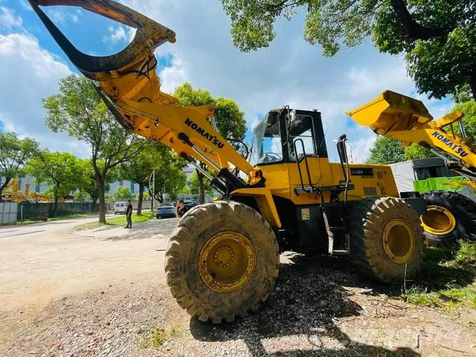 Komatsu WA320 Radlader