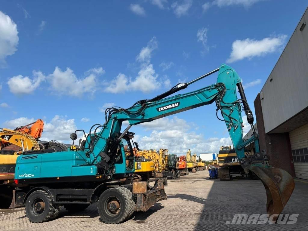 Doosan DX 210 W Mobilbagger