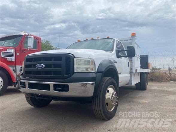 Ford F550 Pritschenwagen/Pritschenwagen mit Seitenklappe