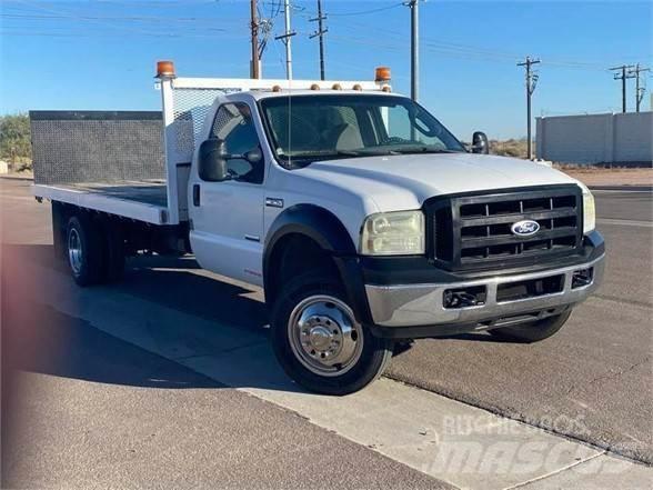 Ford F550 Pritschenwagen/Pritschenwagen mit Seitenklappe