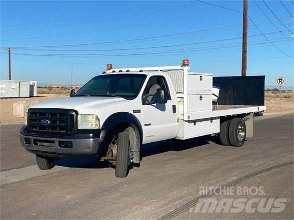Ford F550 Pritschenwagen/Pritschenwagen mit Seitenklappe