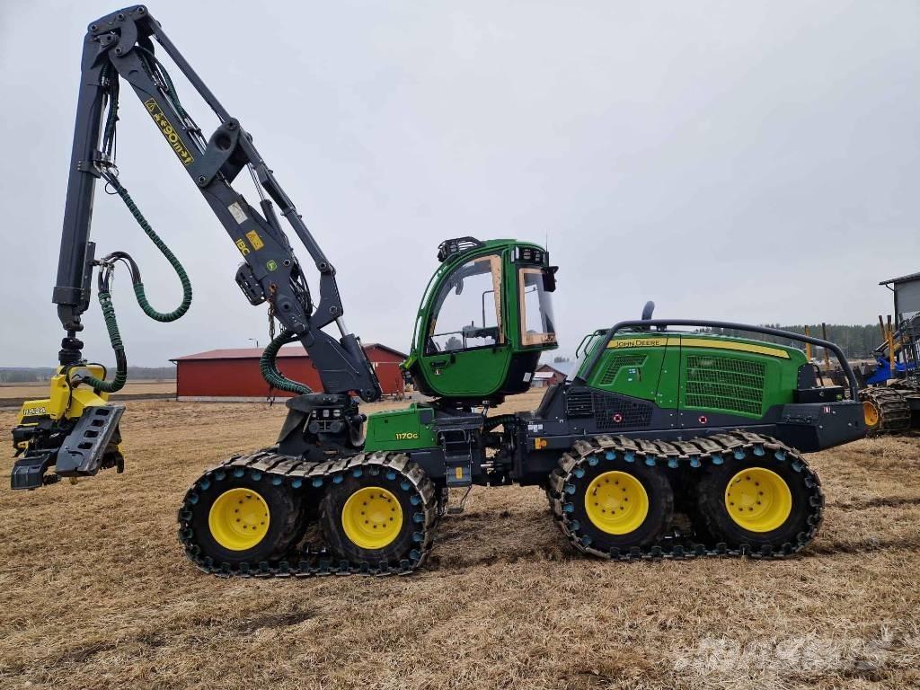 John Deere 1170 G Harvester