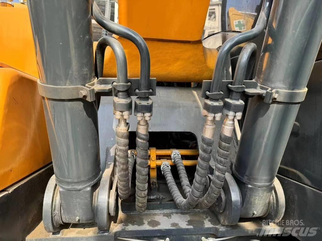 Hyundai R220LC-9S Raupenbagger