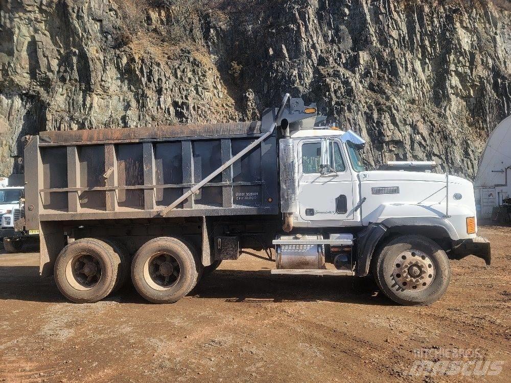 Mack CL 713 Kipper