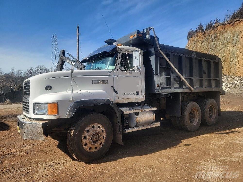 Mack CL 713 Kipper