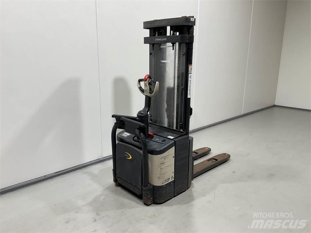 Crown WE2300S Zelfrijdende stapelaars