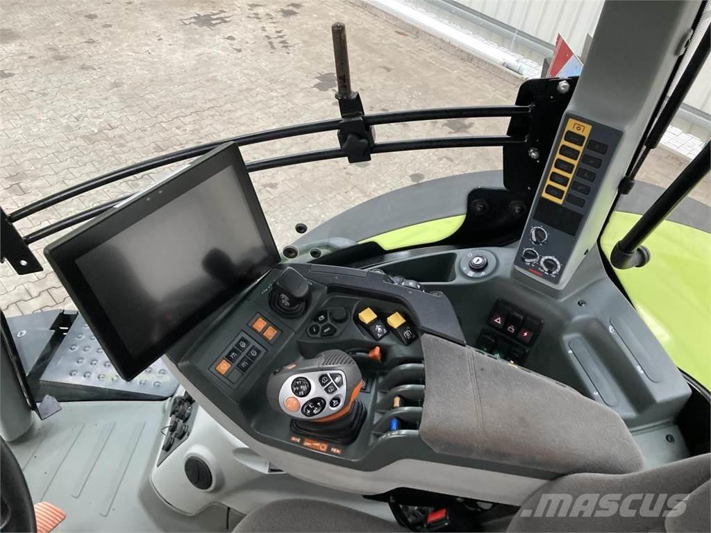 CLAAS Axion 870 Traktoren