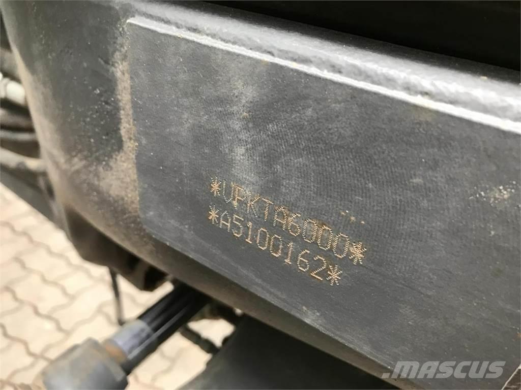 CLAAS Axion 870 Traktoren