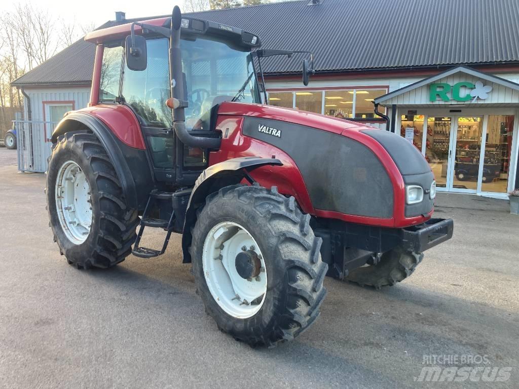 Valtra T 120 Traktoren