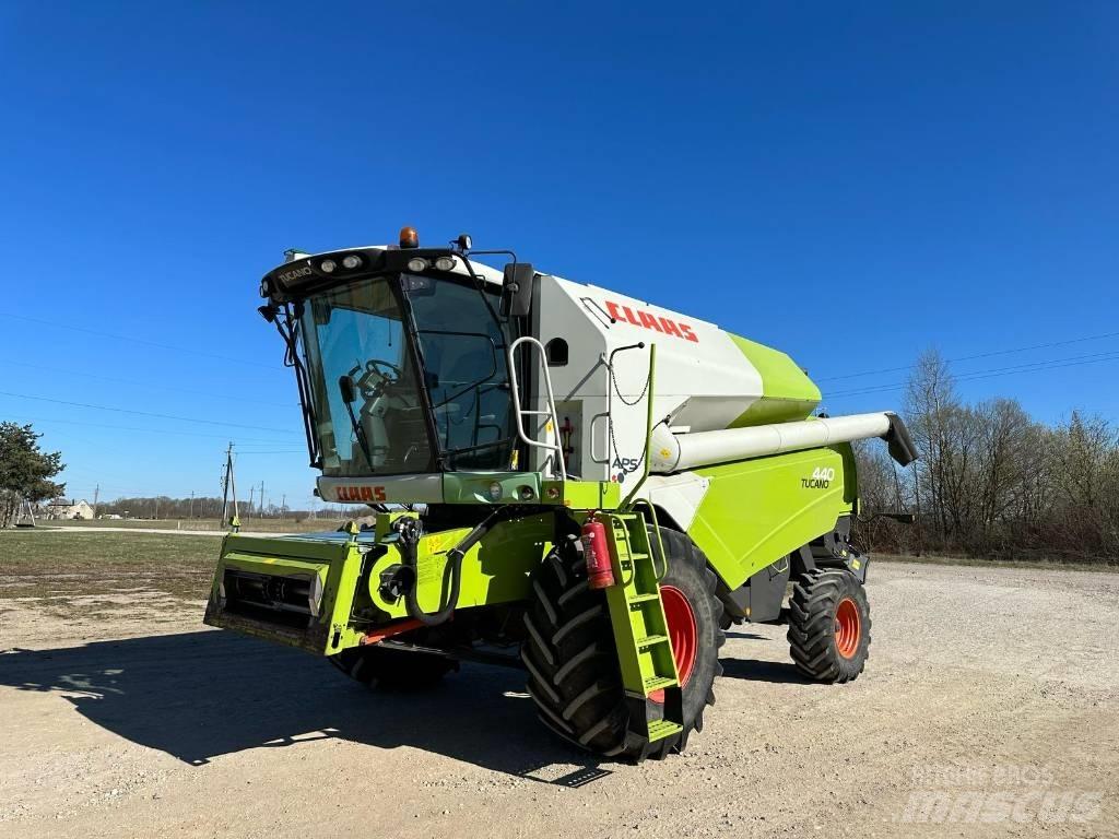 CLAAS Tucano 440 Mähdrescher