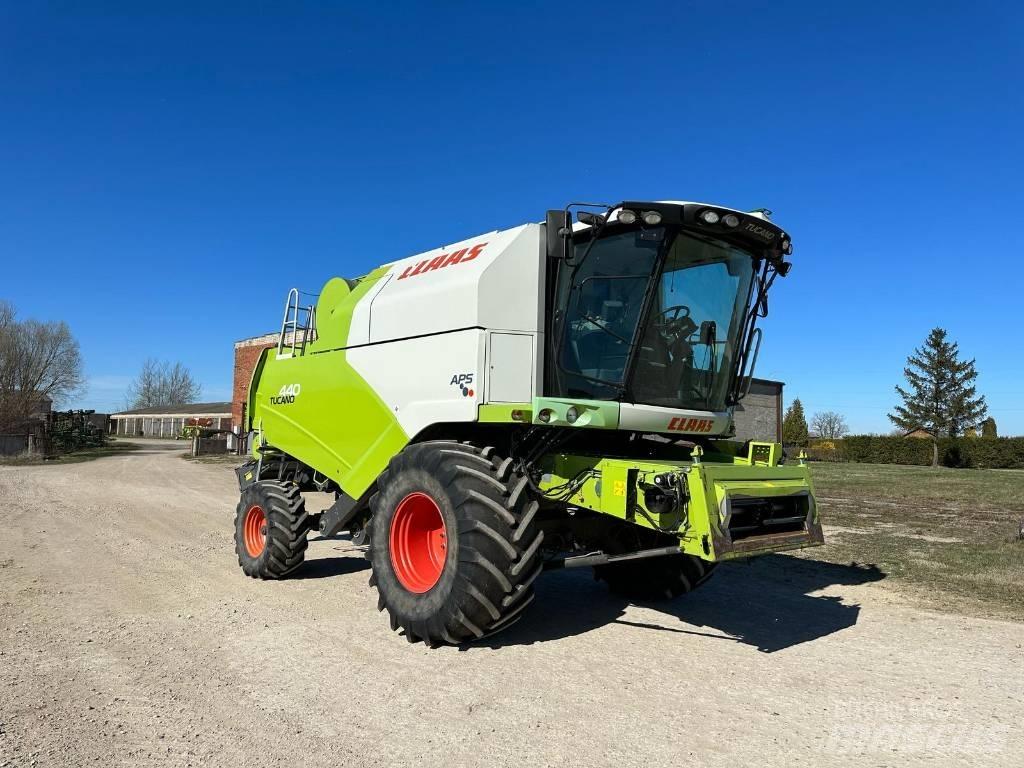 CLAAS Tucano 440 Mähdrescher